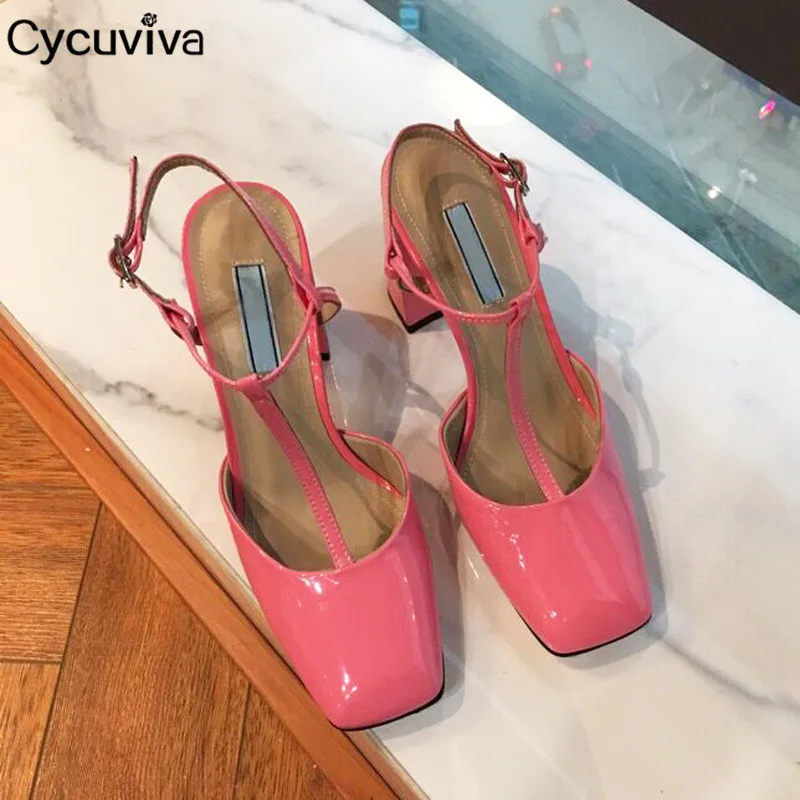 Женские босоножки из лакированной кожи на высоком квадратном каблуке с