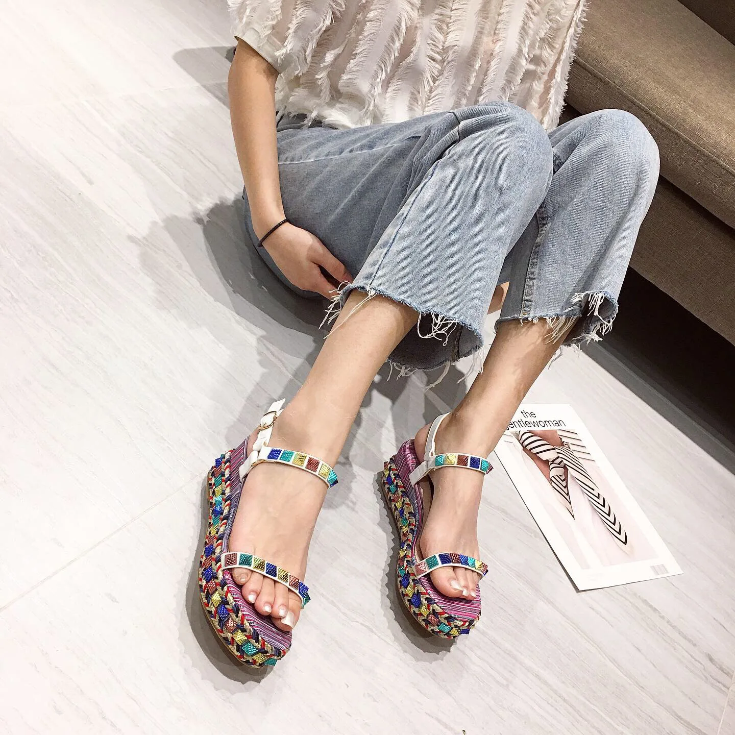 

2019 new style rivet foam bottom comfortable slope with fashionable Bohemia sandals
