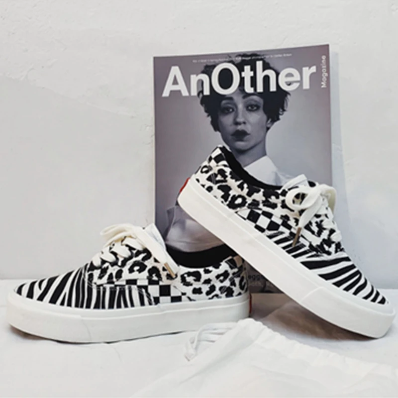 Classic Luxury 2021 NEW Women Canvas Shoes Fashion Sneakers Zebra Pattern Women Mixed Colors Low-cut Casual Shoes Ladies Loafers