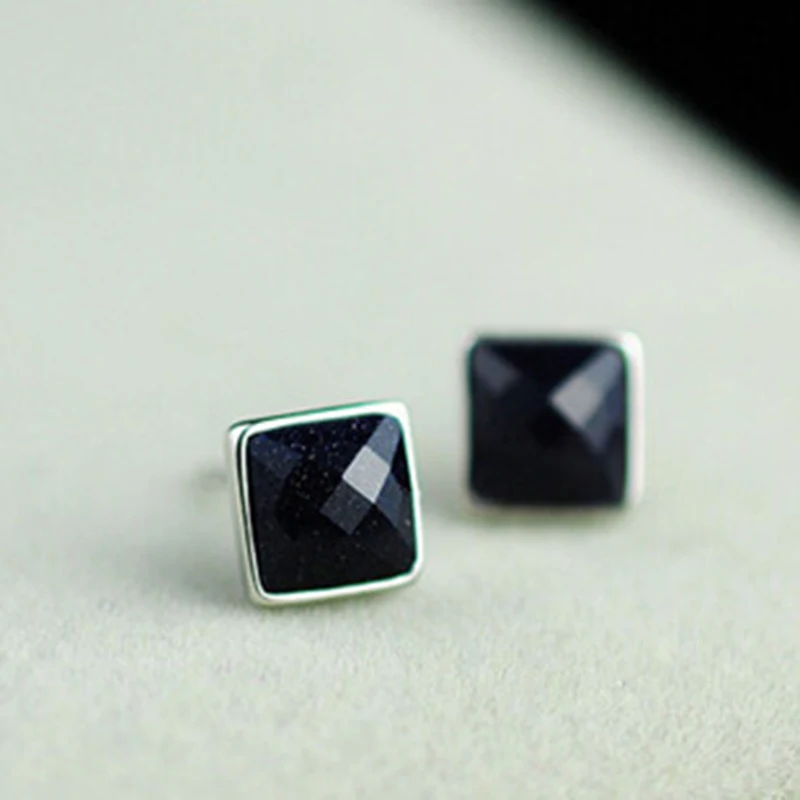 Серьги-гвоздики с натуральным полированным камнем C75