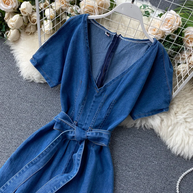 Комбинезон женский джинсовый с v образным вырезом пикантный Длинный Облегающий