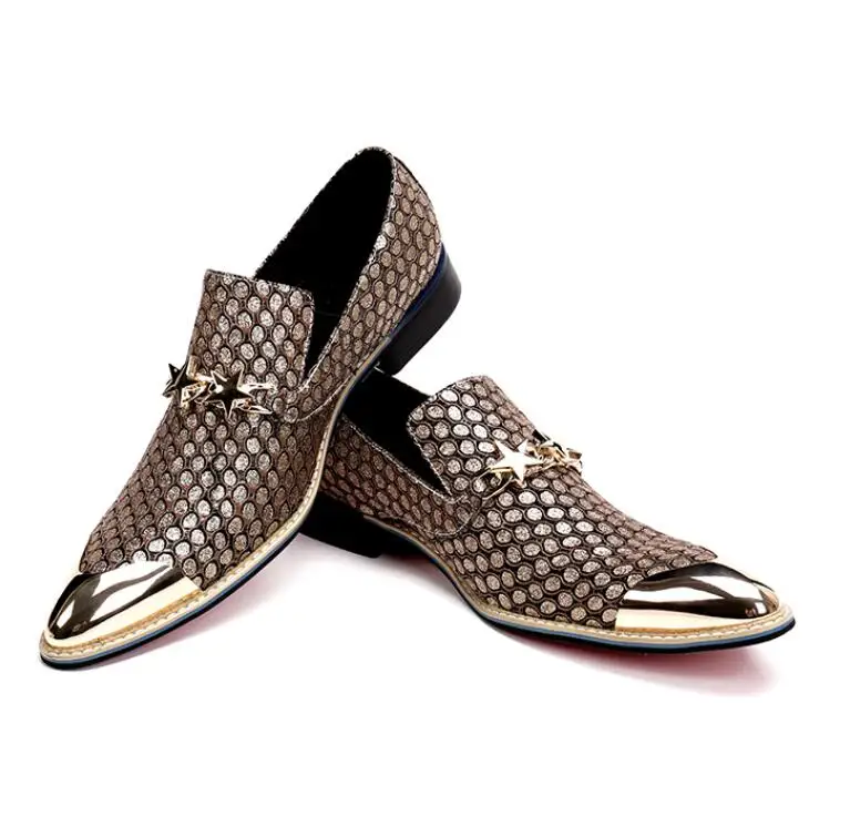 

Модные Повседневные официальные туфли в европейском стиле для мужчин, черные мужские свадебные туфли из натуральной кожи, золотистые метал...