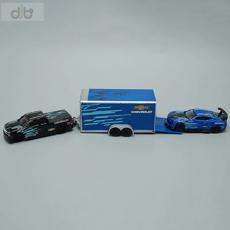 Maisto 1:64 Diecast Car Model Toy 2004 Silverado SS / 2016 Camaro SS For Collection