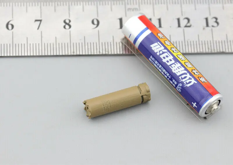 

Модель глушителя M010 MINITIMES 1:6 для экшн-куклы 12 дюймов