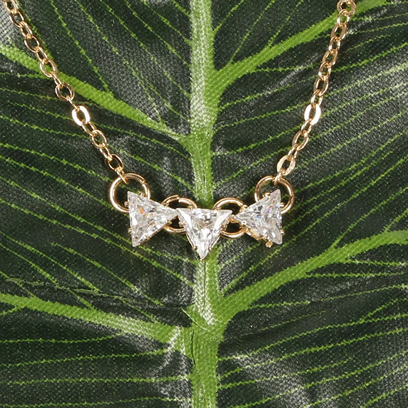 

Simple Creative New Triangle Zircon Necklace Ladies Trend Clavicle Chain Necklace for Women Fashion Collares Jewelry XL1188
