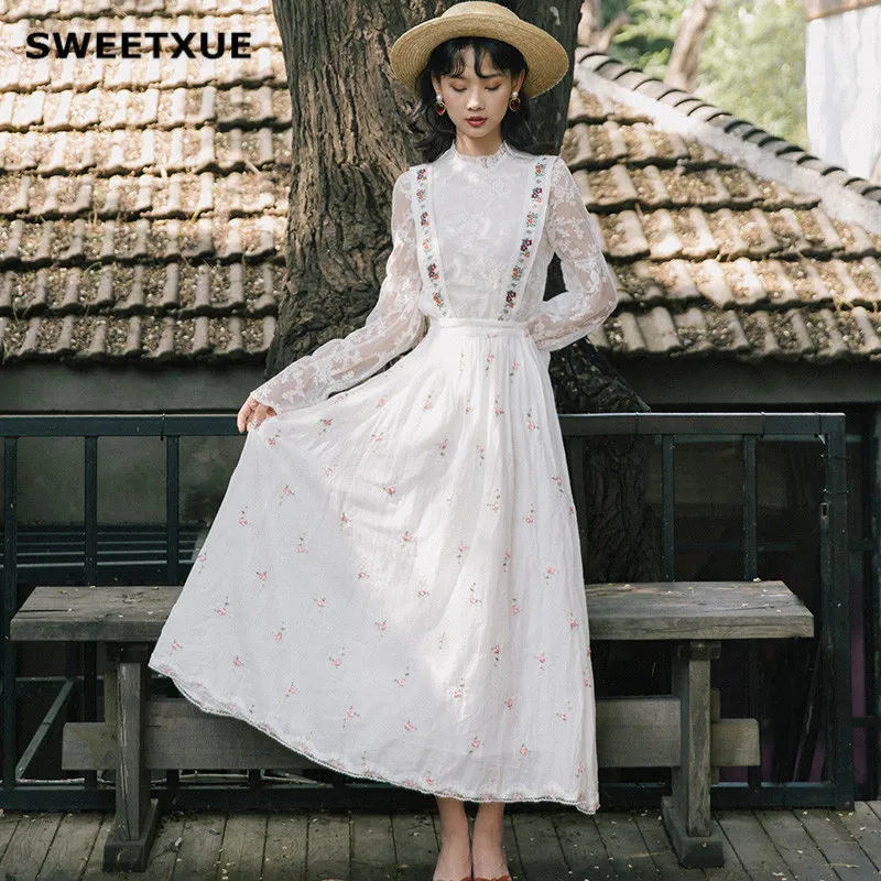 Женский костюм с юбкой на бретельках длинным рукавом и вышивкой| |