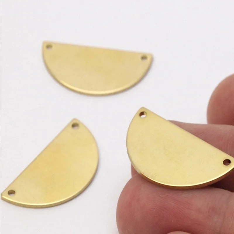 

6 шт. Сырая латунная частица. Круг. Заготовки. 2 отверстия (30x15x1 мм).. B0158