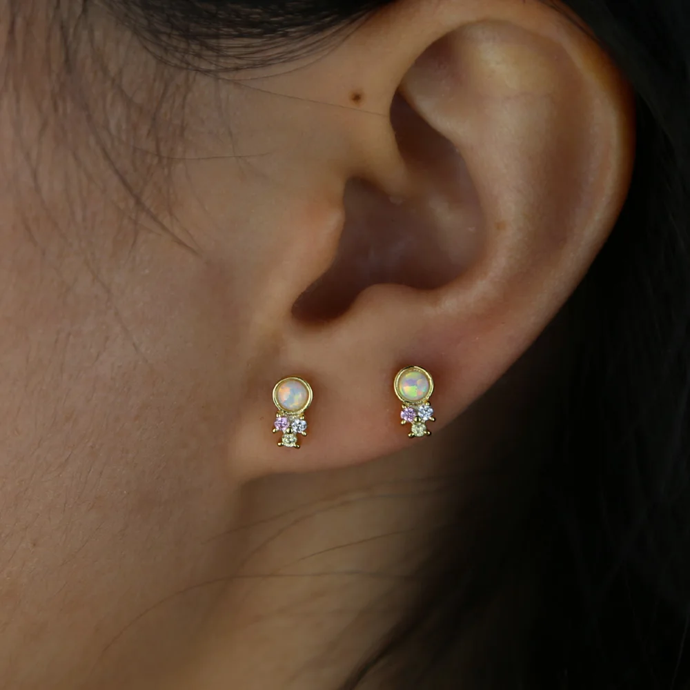 Серьги-гвоздики золотого цвета с фианитами миниатюрные милые нежные маленькие