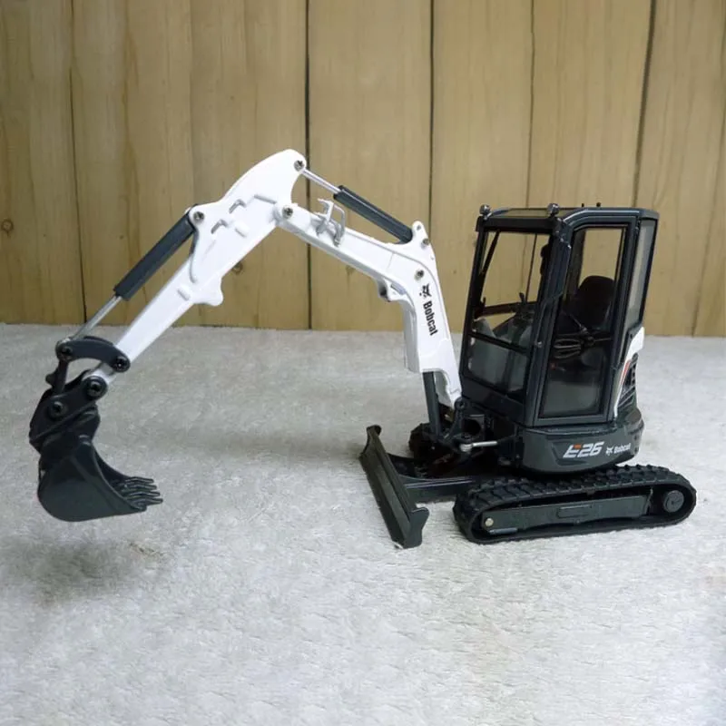 Модель автомобиля под давлением 1/25 Bobcat E26 Строительная техника коллекция для