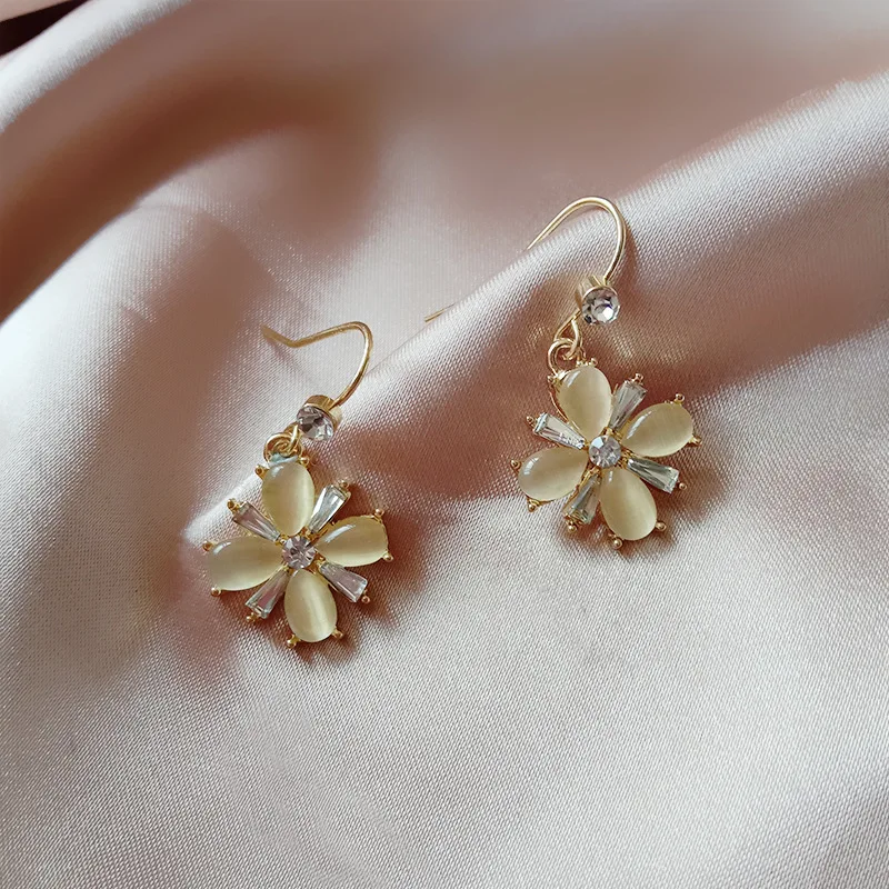 

Opal Flower Stud Earrings Petaled Beige Floret Earring Korean Version Simple Popular Earrings Women's Fancy Earrings Gift