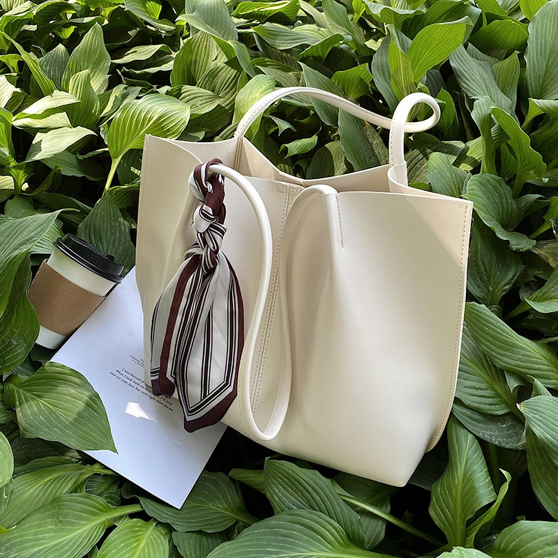 

Популярная классическая вместительная сумка-тоут, новинка 2021, модная женская сумка из искусственной кожи, простая Дизайнерская Дорожная су...