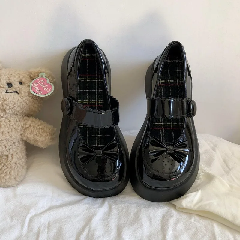 Женские лакированные туфли с бантом черные из лакированной кожи на платформе