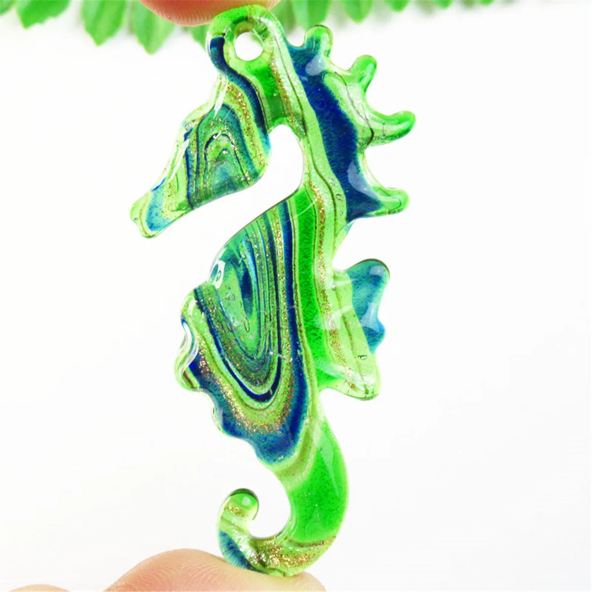 

67x32x7 мм Зеленый Синий Золотой резной бисерами из окрашенным стекла Стекло подвеска в виде морского конька из бисера