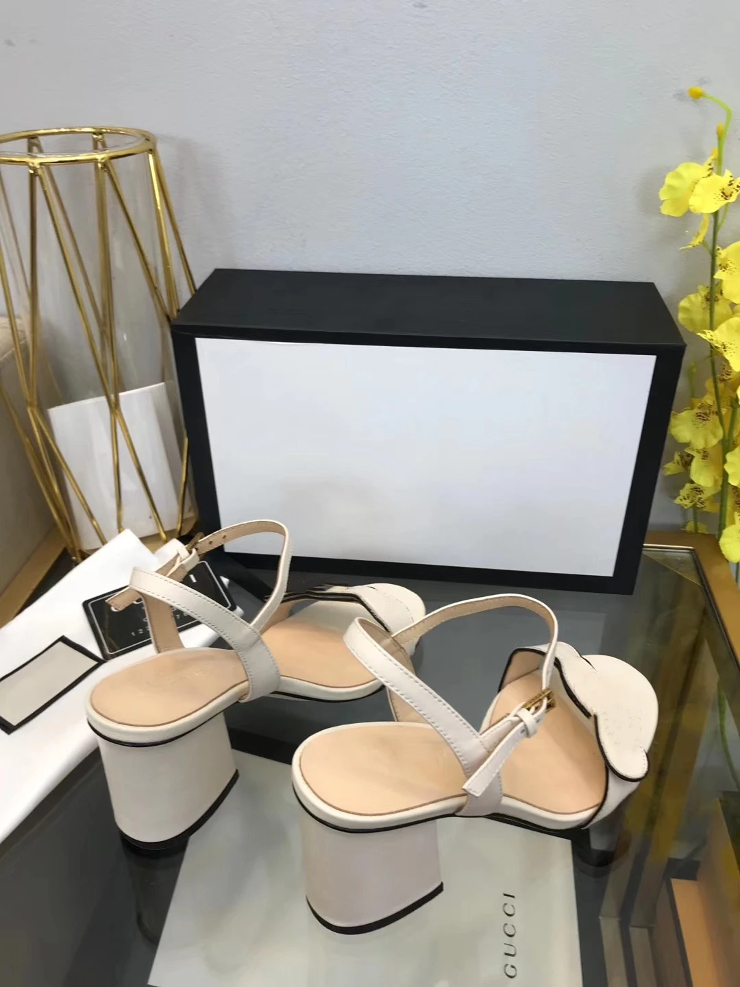 

Womens High Block Heel Mid Heel Leather Sandal Luxury Designer Fashion Flat Slippers Roman sandals high heels