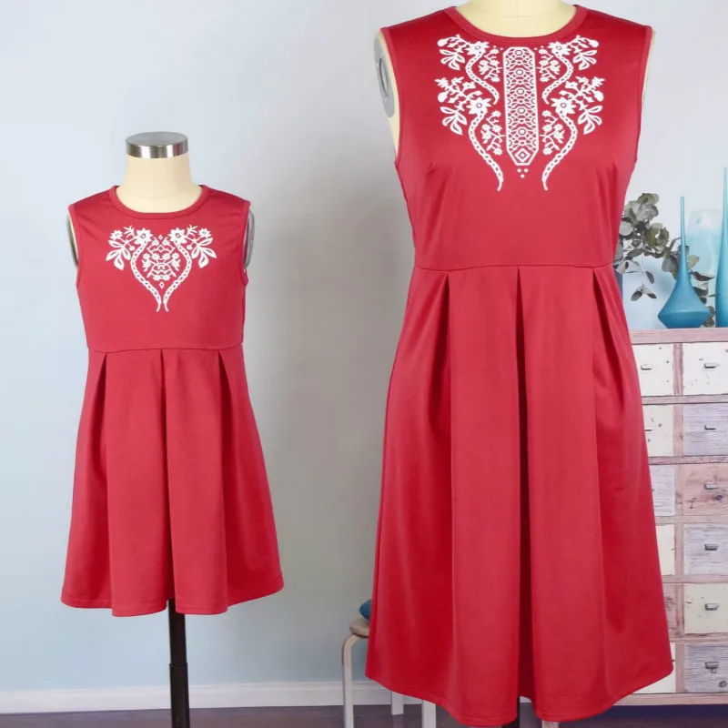 Платье в полоску для мамы и дочки коллекция 2020 года Летние Платья с цветочным