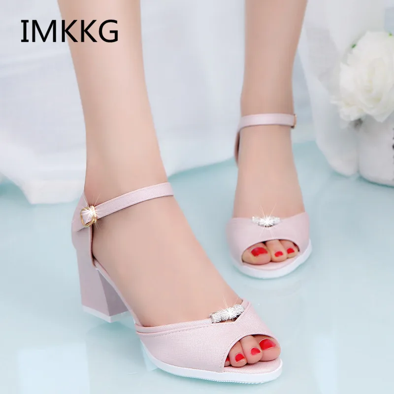 Новые модные женские босоножки женская обувь на высоком квадратном каблуке