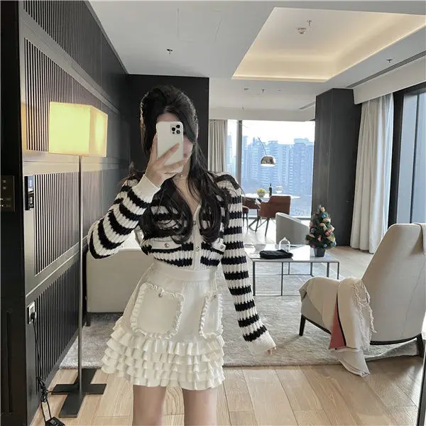 

Good Quality 2021 Early Spring New Xiaoxiang Celebrity Sweater Coat Women's Mint Green Pink Round Neck Knitted Cardigan