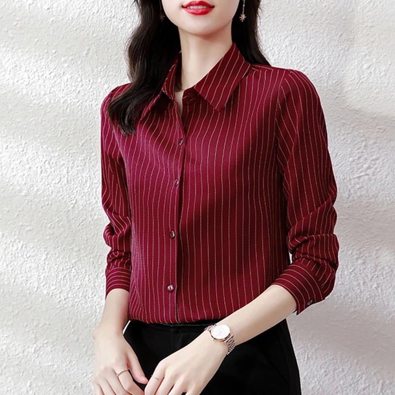 Офисная женская рубашка в полоску
