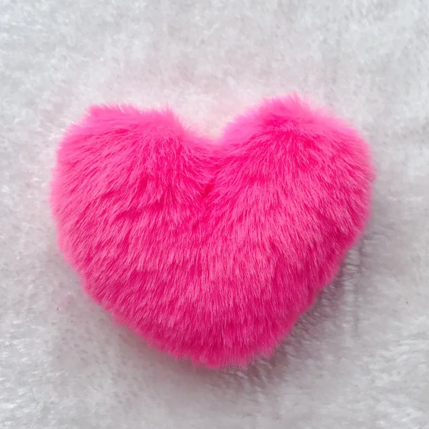 6 штук пушистых мягких помпонов из плюша в форме сердца 75*64 мм, из которых можно сделать украшения и брелки для ключей.