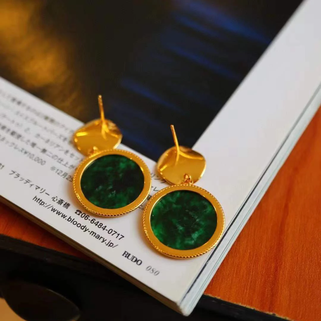 Рисунок 5 - Женские серьги из натурального нефрита