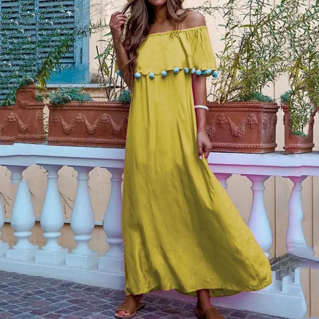 Однотонное богемное пляжное платье с помпонами и вырезом лодочкой подиумное