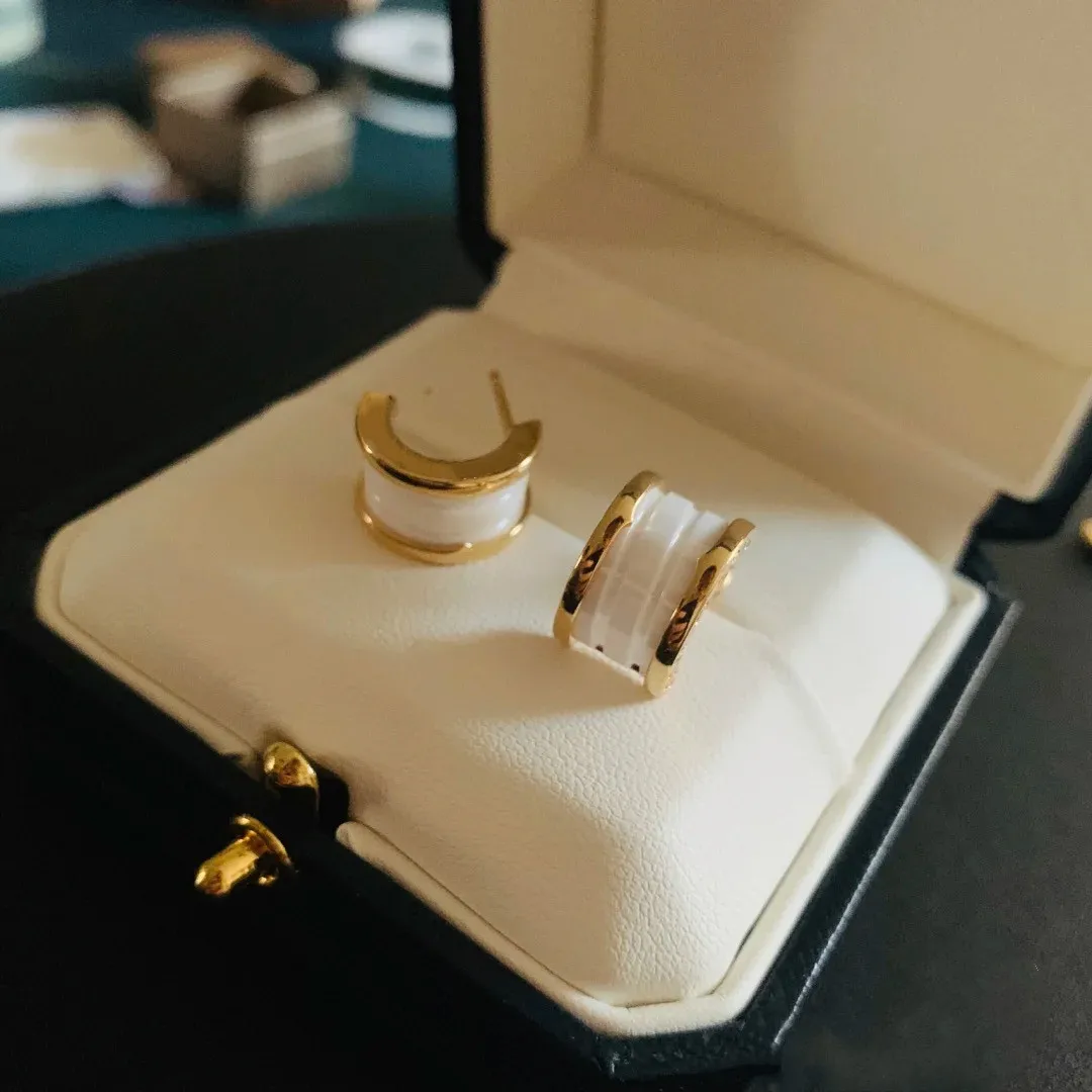 

925 sterling silver mini small stud earrings fashionable men and women