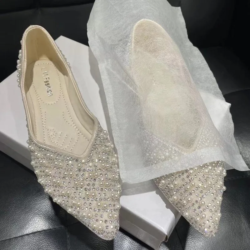 Балетки женские блестящие с кристаллами и жемчугом заостренный носок без