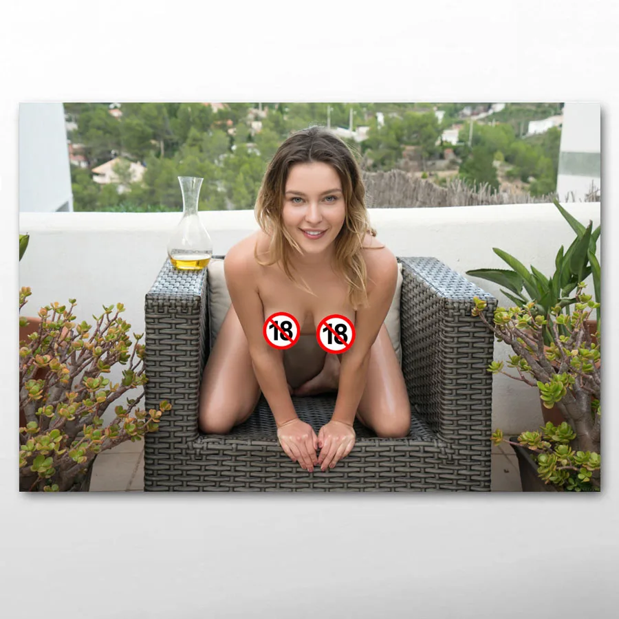 Взрослая модель красивого тела на груди для девочек ноги поза пикантная Женская