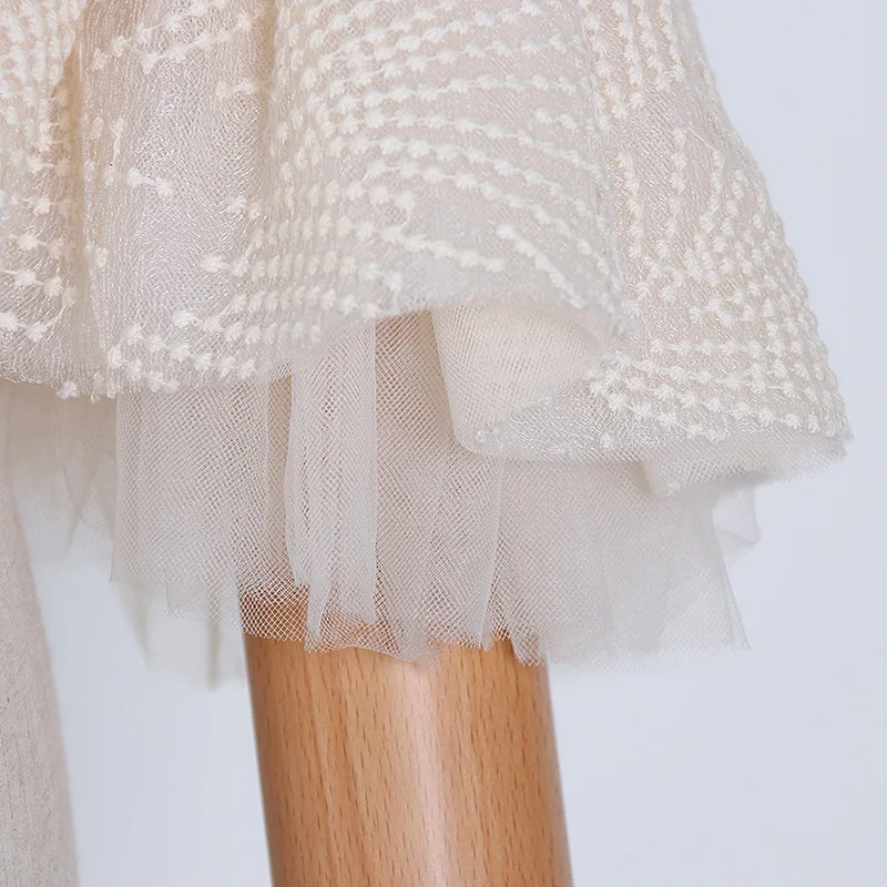 

2021 Summer New Sexy One-shoulder Embroidered Layers of Mesh Lace Sleeve Tube Top Women All Neon Store Clothes Cropped Top