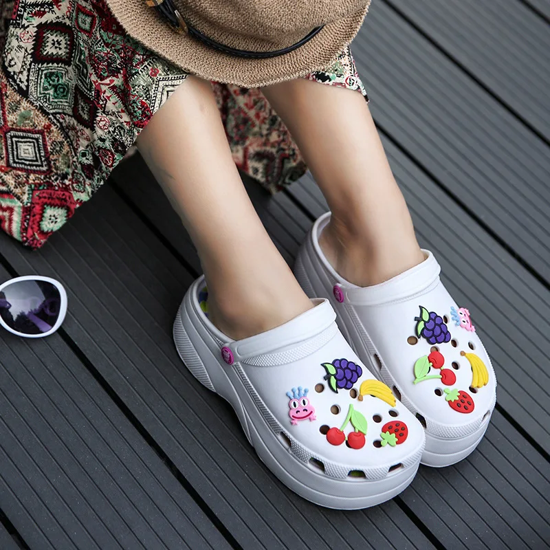 

INS Popular Small Hole Women Sandals Fruit Slippers Platform Thick Bottom Back Strap For Girl Beach Shoes Fashion Slides Outdoo