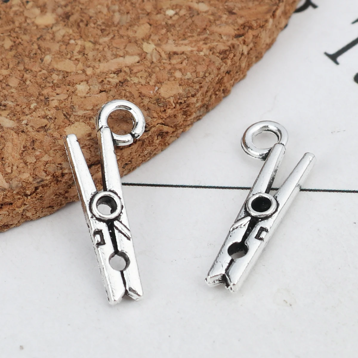 

Zinc Based Alloy Clip Shape Jewelry Charms Pendants Antique Silver Color For DIY Gifts Jewelry Makings 19mm x 8mm , 100 PCs