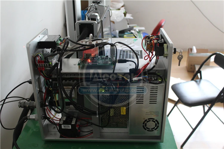 20 Вт 30 Raycus волоконный лазерный мобильный телефон маркировочная машина |