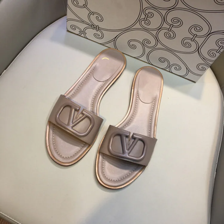 

Summer 2021 Luxury Designer Women Slippers Shallow Mouth V-button Outdoor Beach Casual Flat Slippers Zapatos Mujer Plus Size 42