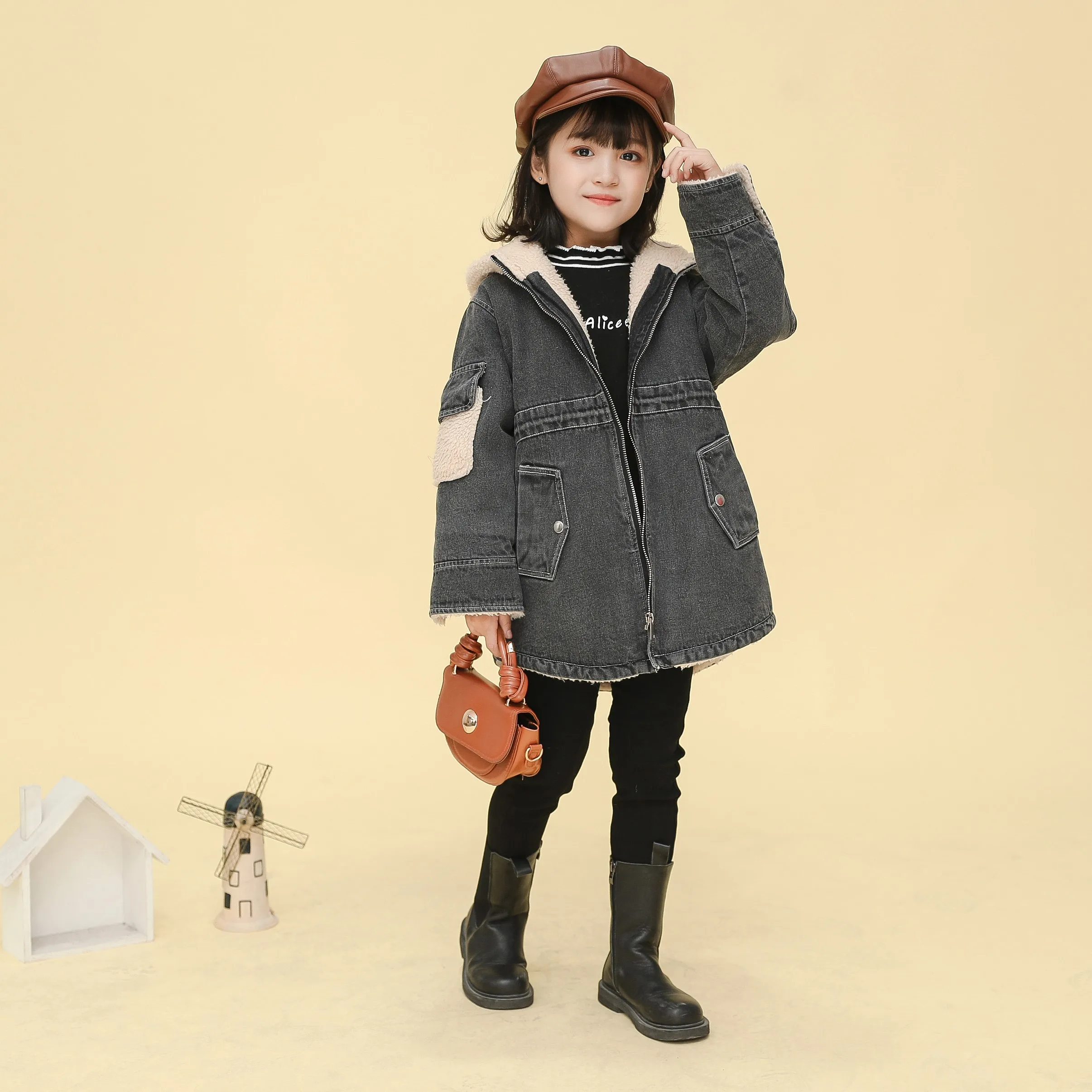 

Зимнее пальто для маленьких девочек от 5 до 13 лет, джинсовый тканевый стеганый короткий плюшевый утепленный Зимний плащ с капюшоном зимняя к...