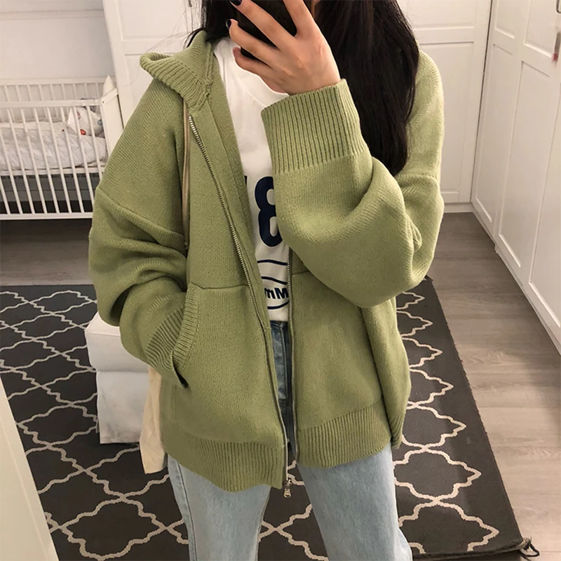 Кардиган женский зимний на молнии однотонный с капюшоном V807 |