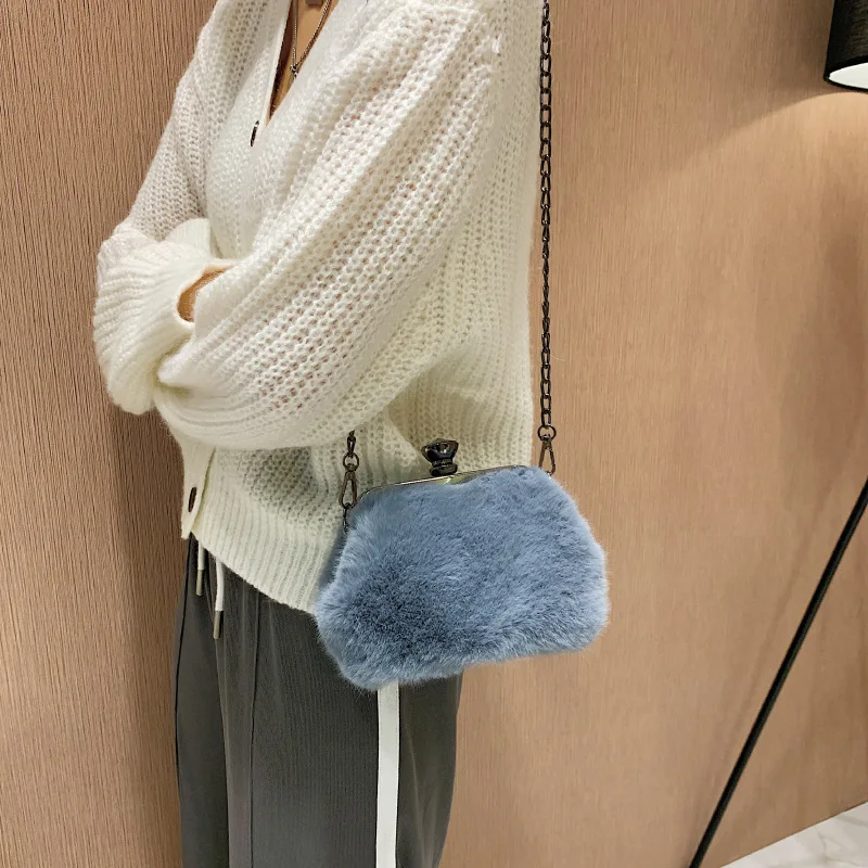 

Winter Plush Retro Handbag Women's Shoulder Bags Lock Catch Chain Soft Tote Female Fashion Fluffy Casual Ladies Soft Tote Purse
