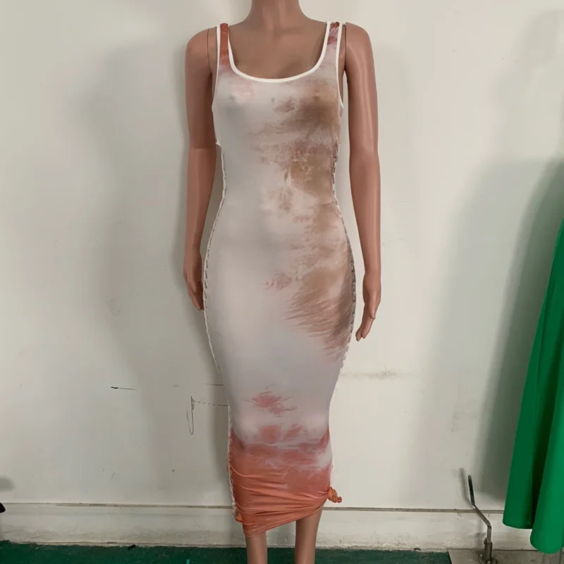 Летнее женское платье на бретелях с принтом в виде галстука бабочки длинное