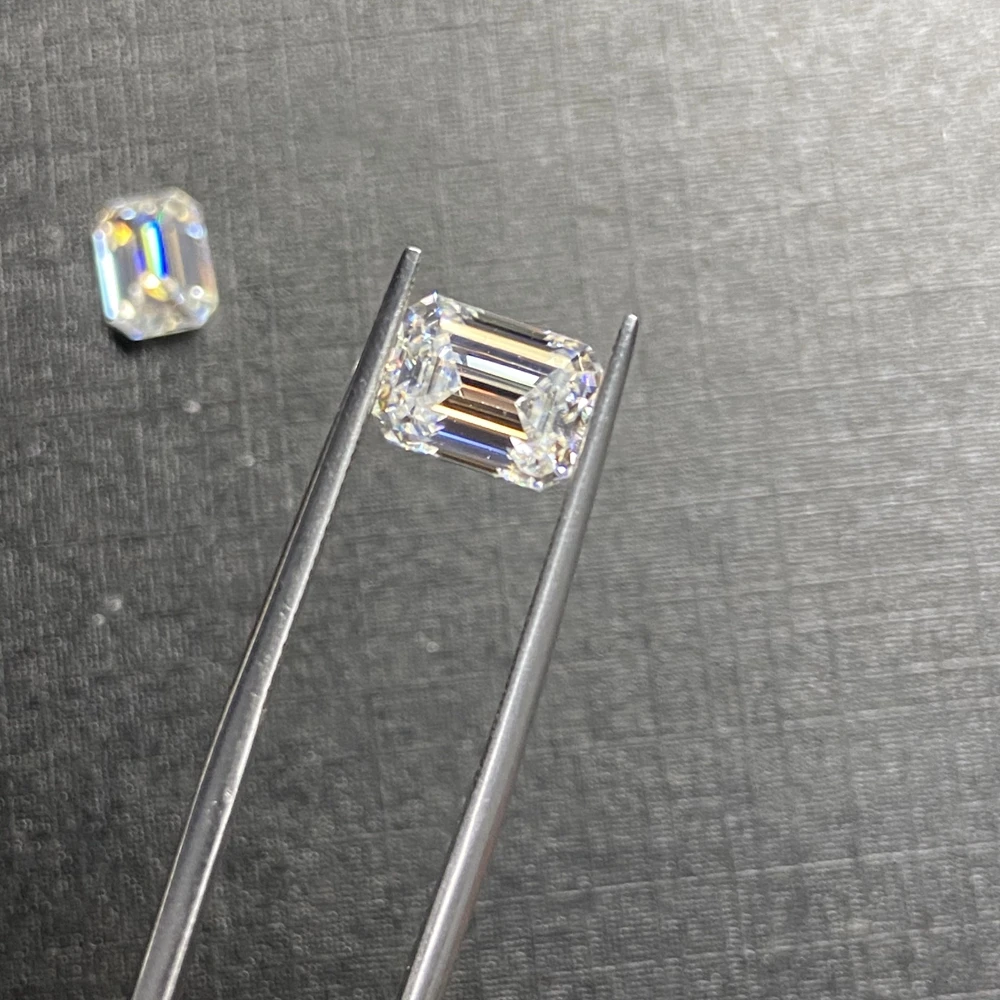 Синтетический бриллиант с изумрудной огранкой 6x8 мм 2 карата|Стразы и драгоценные