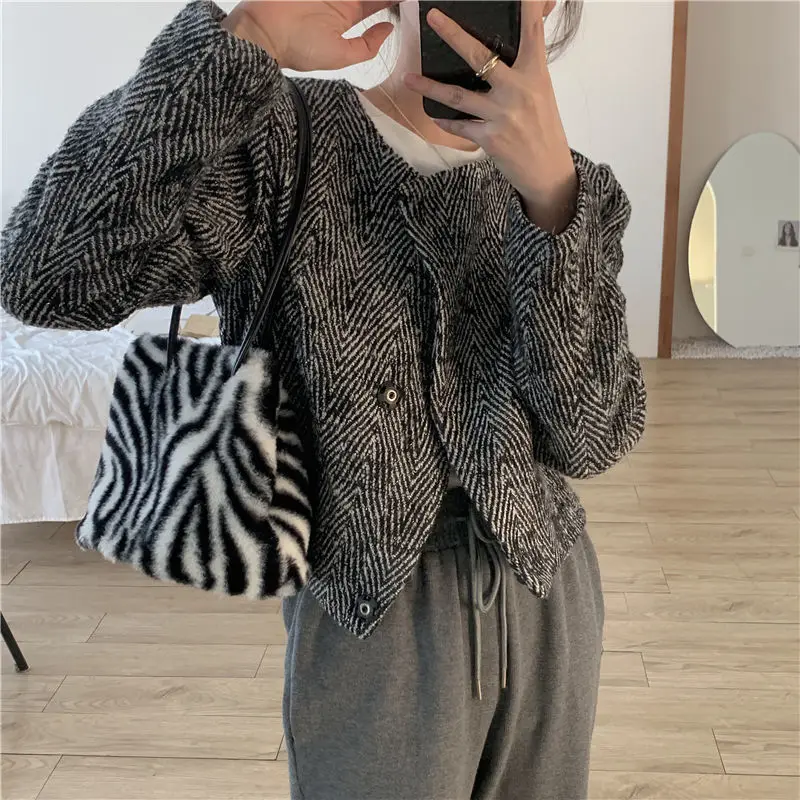 

Lovelycute zebra-print bag fur bag plush bag women's single shoulder oblique cross-bucket bag 2021 new fashion