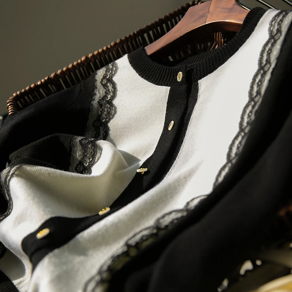 

Smile [ZWIVG] han pavilion elegant lace stitching gold ornament round collar buckle spring of wool knitted cardigan