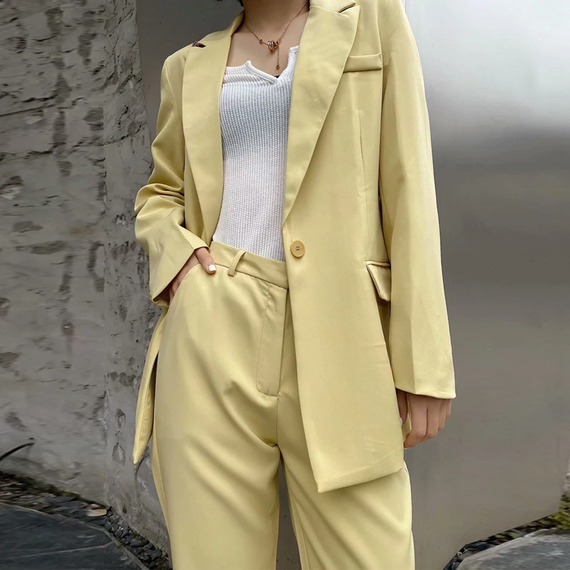 Женский офисный костюм из двух предметов пиджак на одной пуговице и брюки молнии