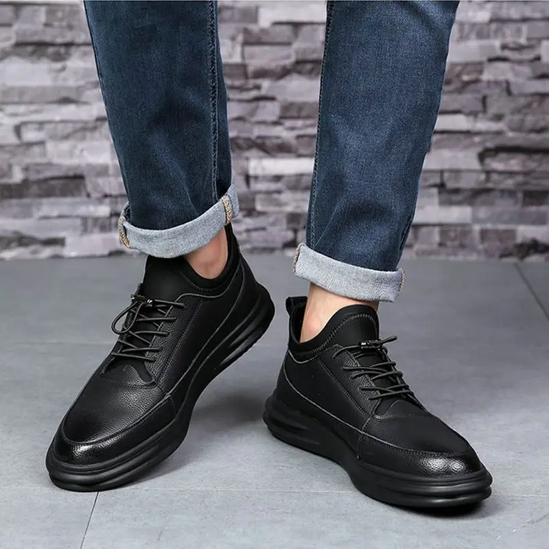 Сезон весна Новинка Кожаные мужские лоферы в повседневном кроссовки тренд