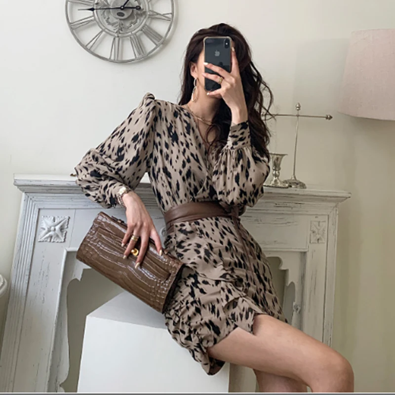 

2021 New Spring Floral Print Retro Fit And Flare Dress Elegant Termperament Mini Dress With Belted V-neck Sexy Night Club Dress