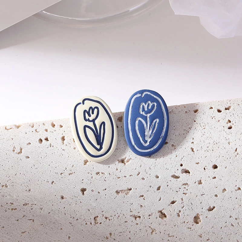 Модные дизайнерские серьги-гвоздики с белыми и синими цветами Милые простые