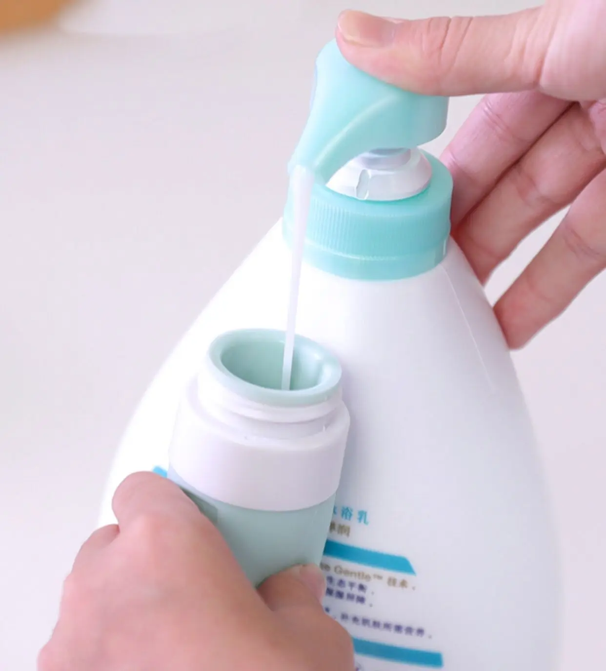 Новый набор для путешествий в форме веера содержит шампунь лосьон косметику и