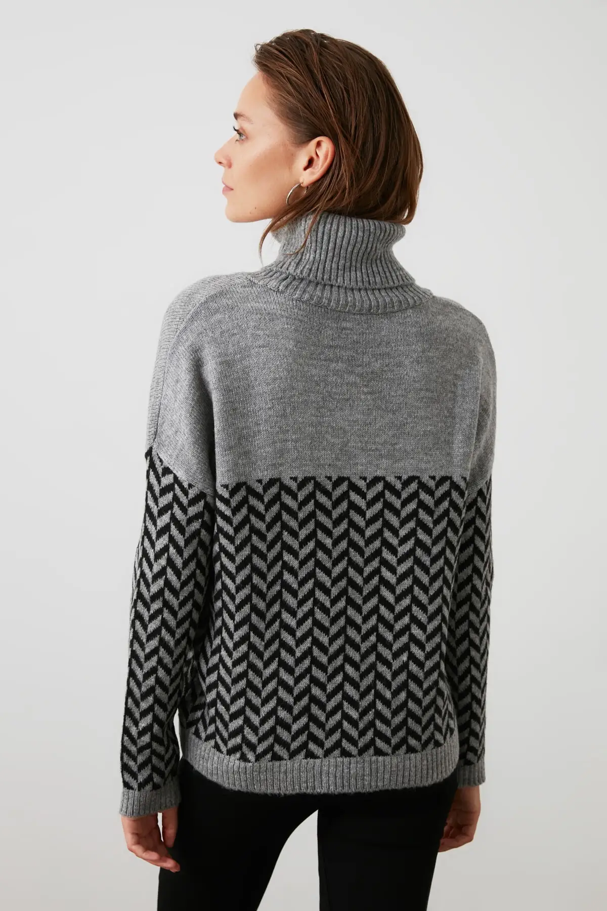 

Trendyol Gray Herringbone Pattern Knitwear Sweater TWOAW20KZ0535