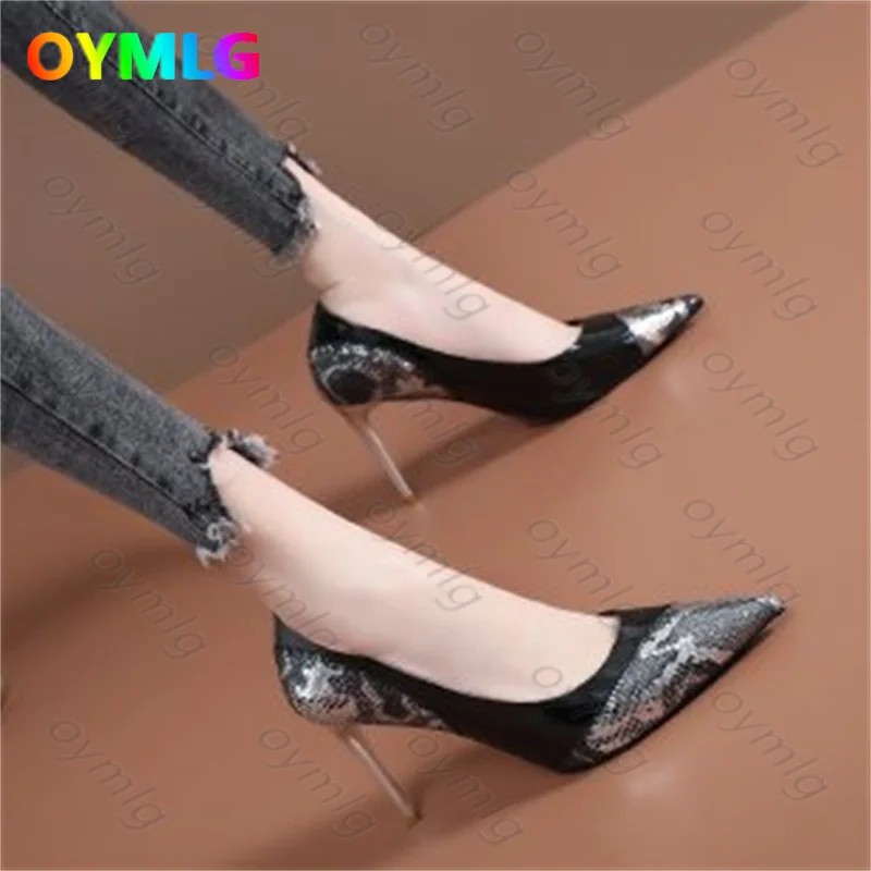 Женские туфли со змеиным принтом остроносые на высоком каблуке шпильке с