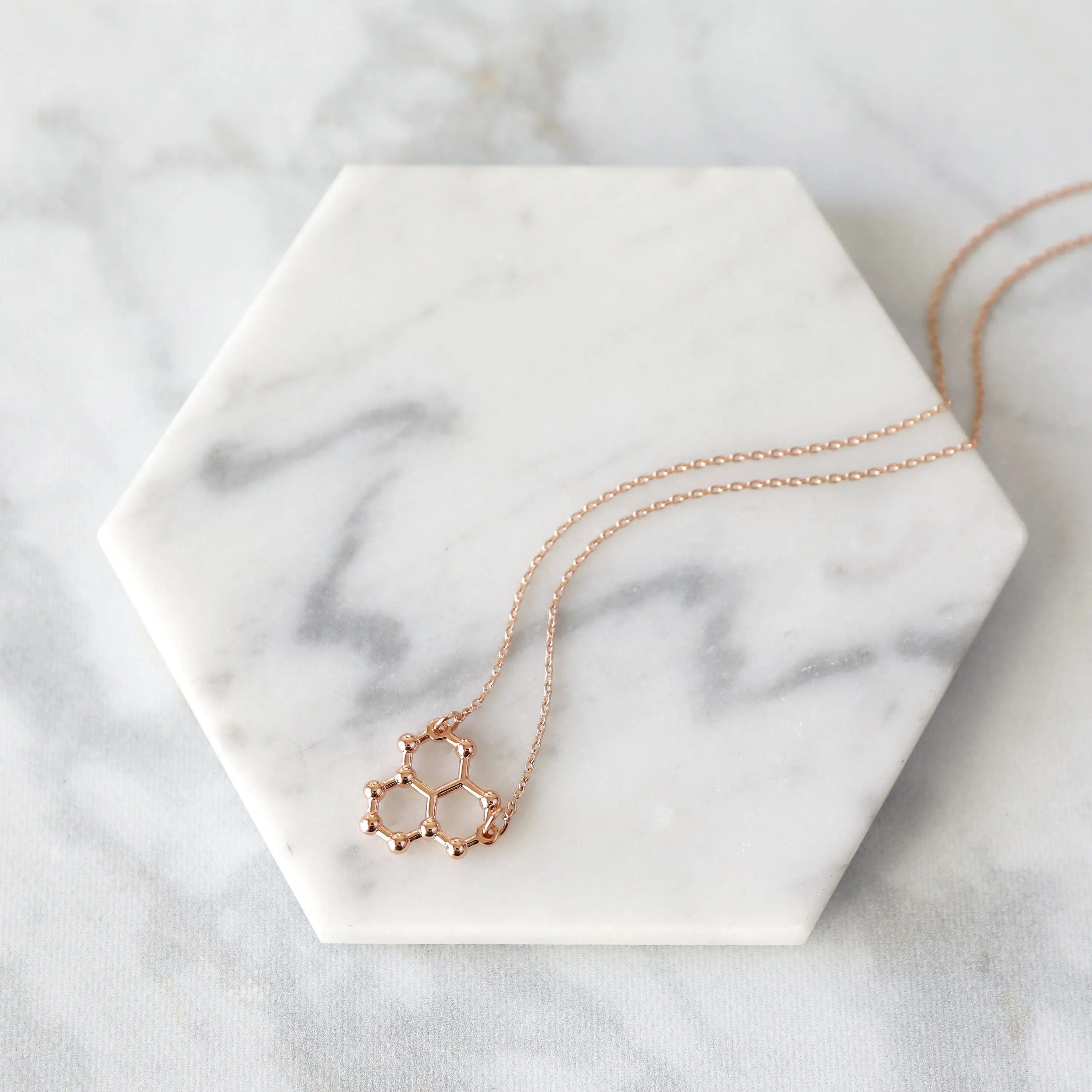 Химическое ожерелье с химической гидропаровой водой H2O молекулярная научная