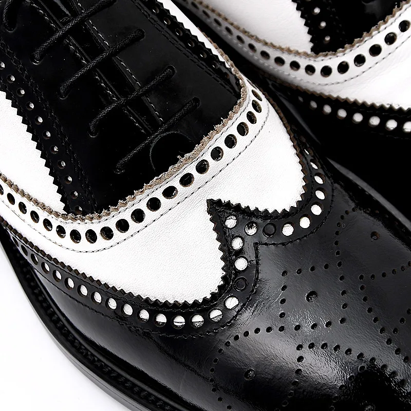 Мужские туфли-броги в стиле ретро черно-белые из натуральной кожи на резиновой