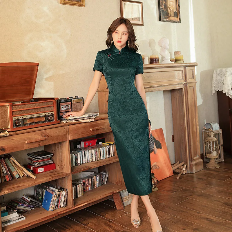 

Женское платье-Ципао с зелеными цветами, винтажное китайское традиционное платье с воротником-стойкой, длинное приталенное платье, модель ...